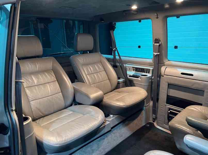 Volkswagen T4 2,5TDI Caravelle Business 111kw - foto 11