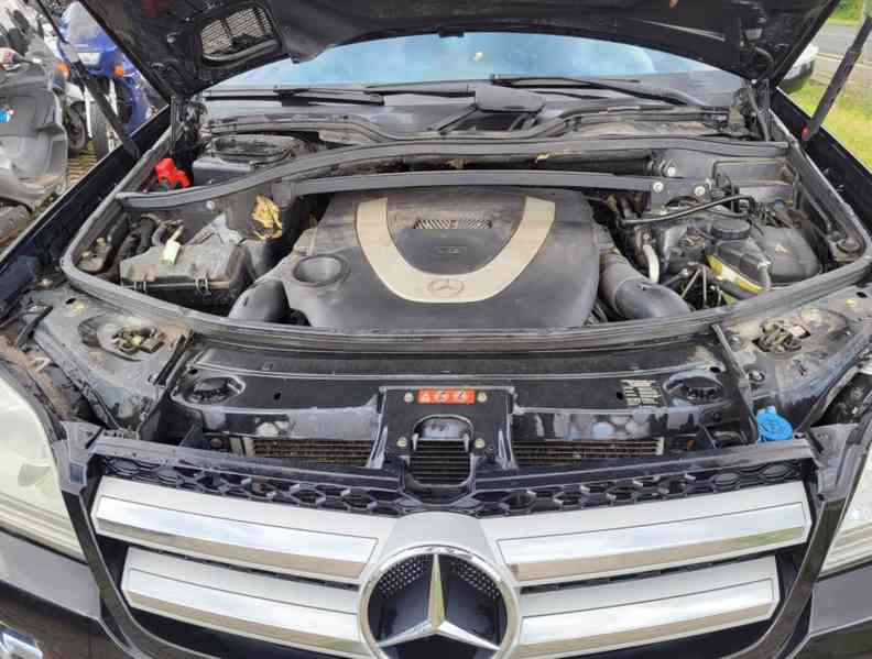 Mercedes GL 500 4Mattic,5,5V8 čr - foto 11