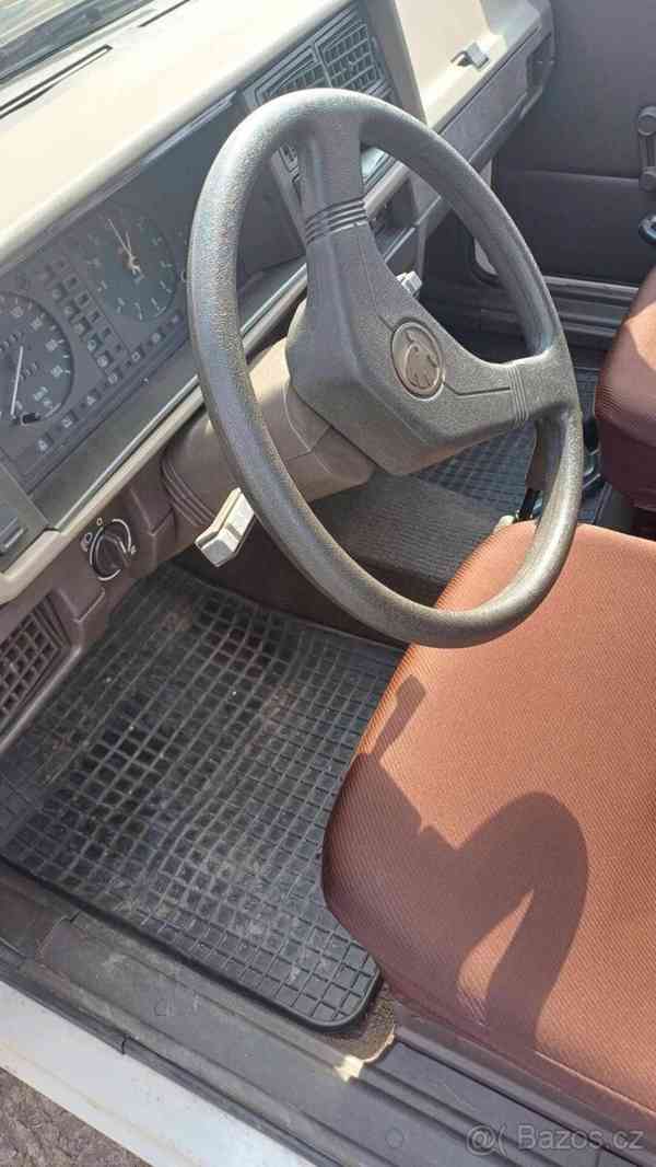 Škoda Favorit - foto 5