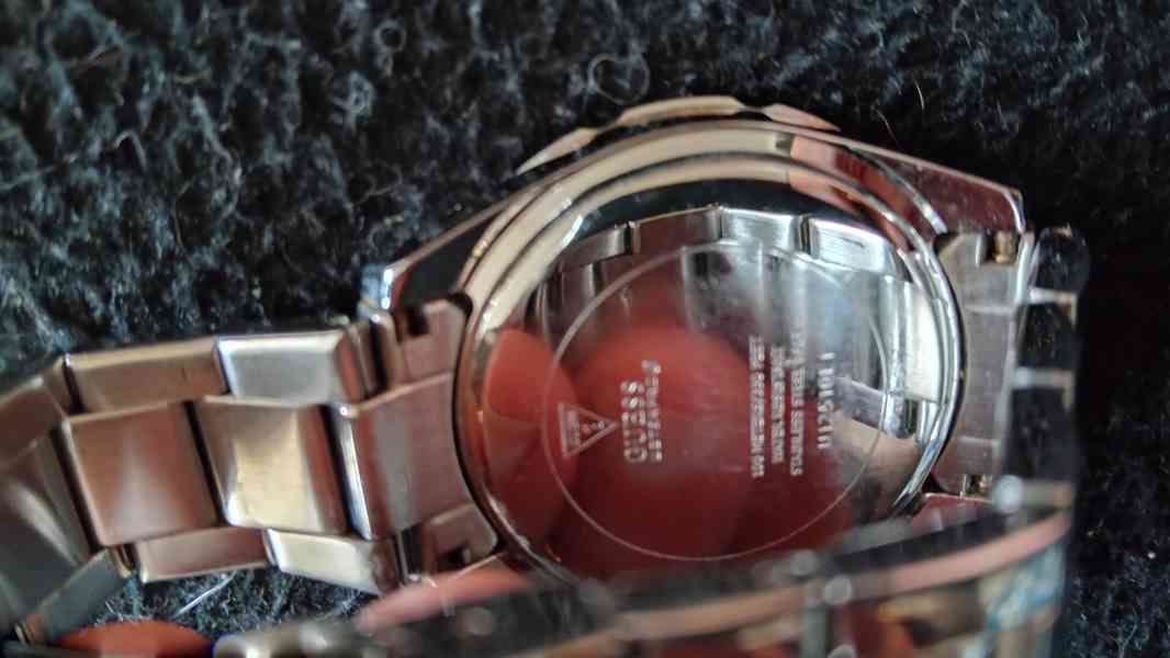 Luxusní dámské hodinky Guess – Třpytivé, elegantní a voděodo - foto 4