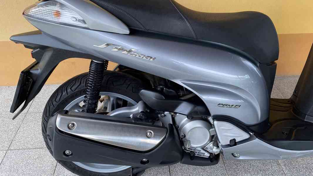 Honda SH 300i / variátor Malossi / Nová TK / 2x klíč / Hezký - foto 8