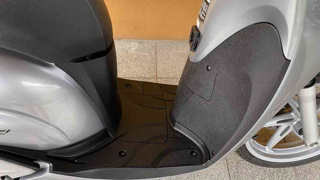 Honda SH 300i / variátor Malossi / Nová TK / 2x klíč / Hezký - foto 12
