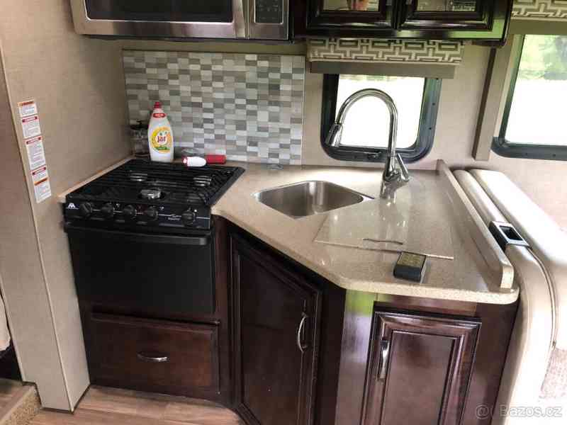 Americký obytný Ford Thor Quan - foto 6