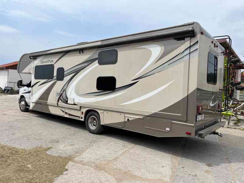 Americký obytný Ford Thor Quan - foto 3