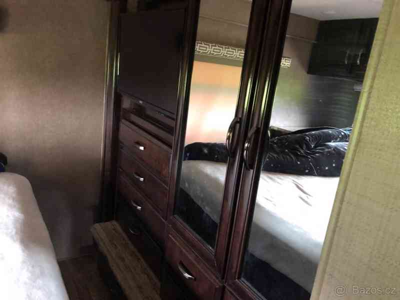 Americký obytný Ford Thor Quan - foto 7