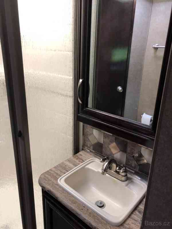 Americký obytný Ford Thor Quan - foto 9