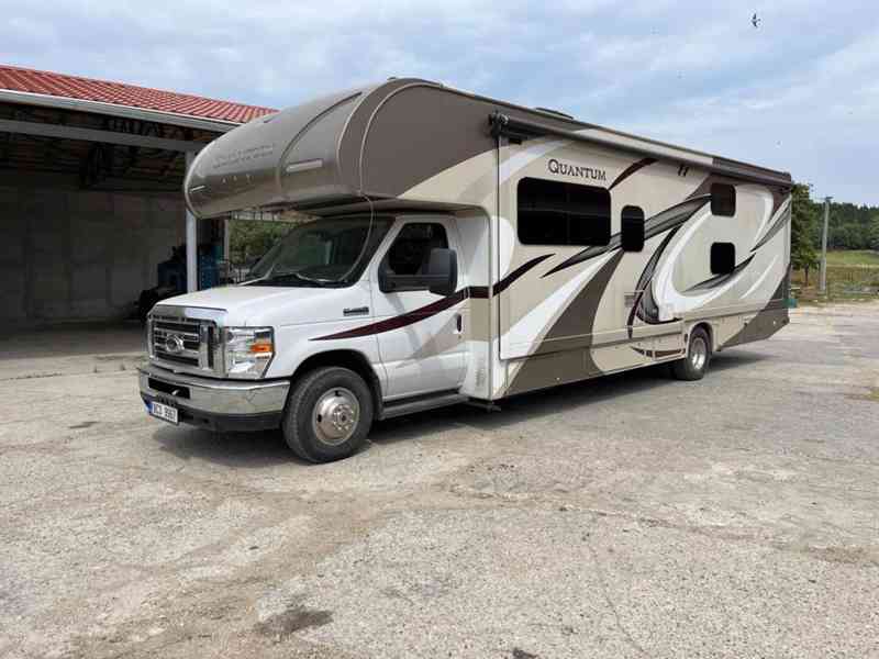 Americký obytný Ford Thor Quan - foto 11