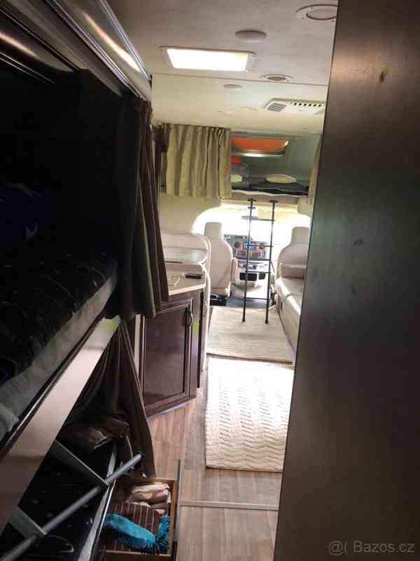 Americký obytný Ford Thor Quan - foto 10