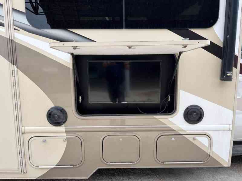 Americký obytný Ford Thor Quan - foto 4