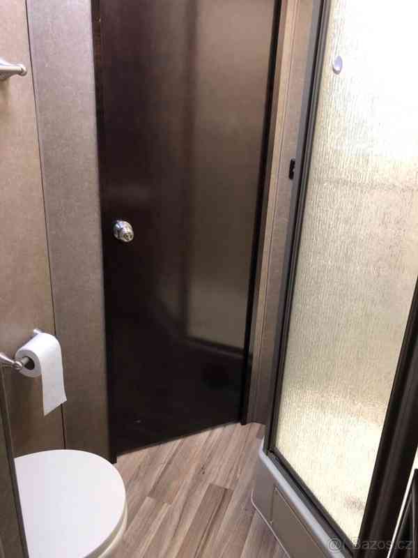 Americký obytný Ford Thor Quan - foto 8