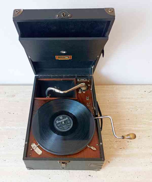 His Master’s Voice gramofon na kliku z roku 1926, top stav - foto 2
