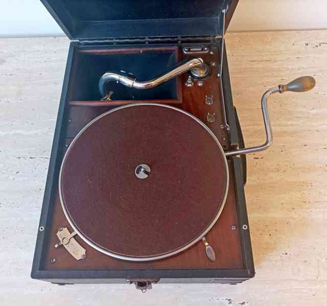 His Master’s Voice gramofon na kliku z roku 1926, top stav - foto 18