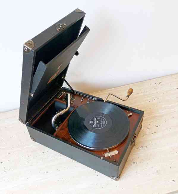 His Master’s Voice gramofon na kliku z roku 1926, top stav - foto 3