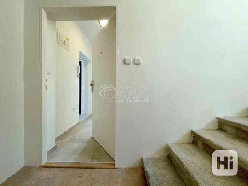 Pronájem prostorného moderního bytu o dispozici 2+kk (74 m2) na okraji města České Budějovice. - foto 11