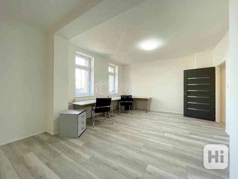 Pronájem prostorného moderního bytu o dispozici 2+kk (74 m2) na okraji města České Budějovice. - foto 7