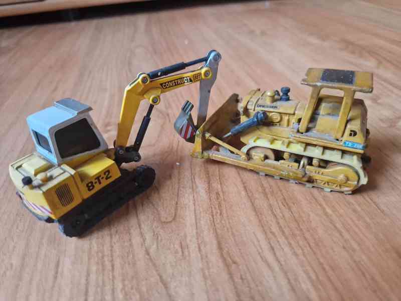 Plechové traktory na klíček KDN s valníky,sanita 1203 KDN - foto 9