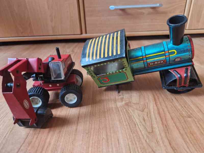 Plechové traktory na klíček KDN s valníky,sanita 1203 KDN - foto 10