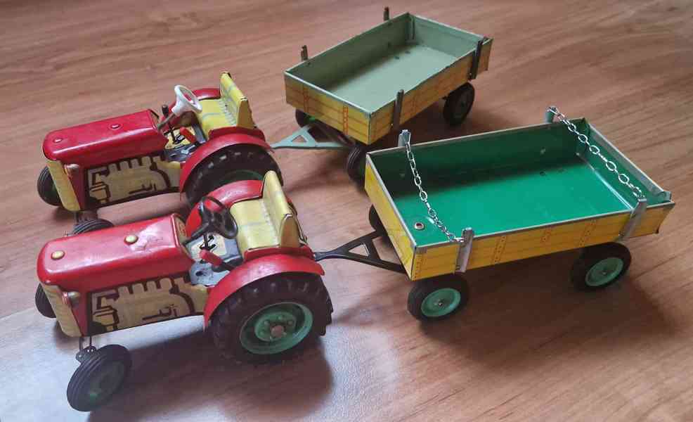 Plechové traktory na klíček KDN s valníky,sanita 1203 KDN - foto 3
