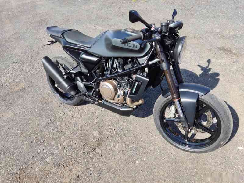Husqvarna vitpilen 701 rv 2018 , 6500km, doplňky. - foto 1