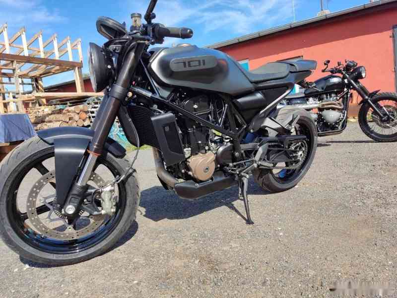 Husqvarna vitpilen 701 rv 2018 , 6500km, doplňky. - foto 6