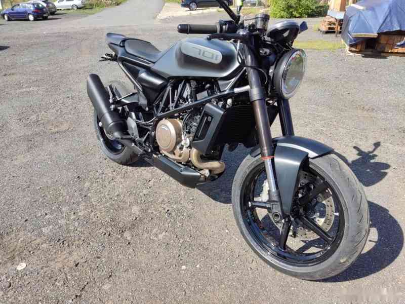 Husqvarna vitpilen 701 rv 2018 , 6500km, doplňky. - foto 4