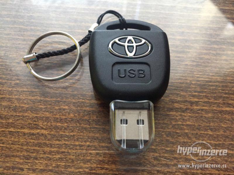 USB flash disk 32 GB klíč Toyota v dárkové krabičce - foto 3