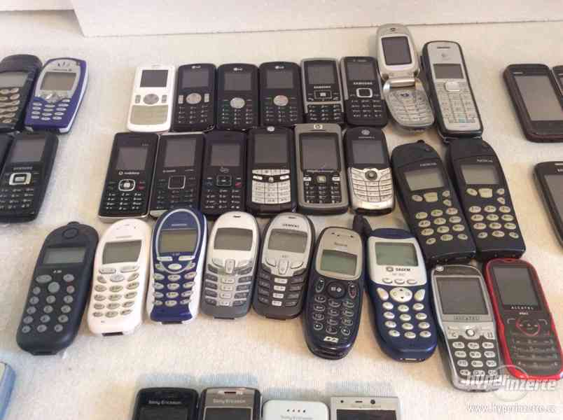 83 mobilních telefonů (tlačítkové, dotykové) - foto 5