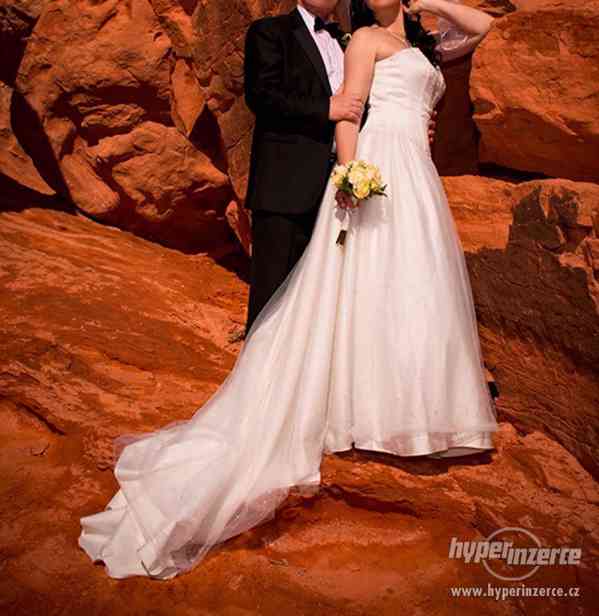 Nádherné svatební šaty z USA - foto 2