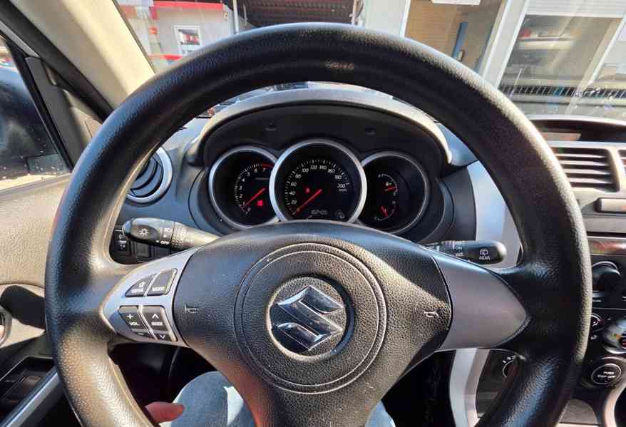 Suzuki Grand Vitara 2.0i 4x4 benzín 103kw - foto 2