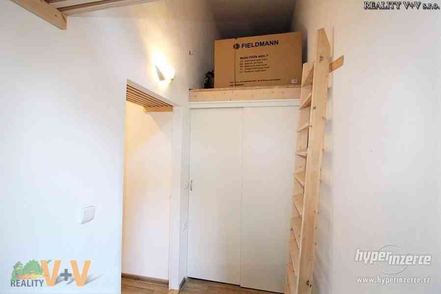 Malý-velký byt o velikosti 1+1 v žádané lokalitě Karlín ve Vítkově ulici, možnost převodu do OV - foto 10