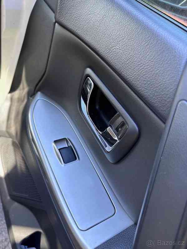 Mitsubishi Pajero 3,2   ( 147 kW) - foto 14