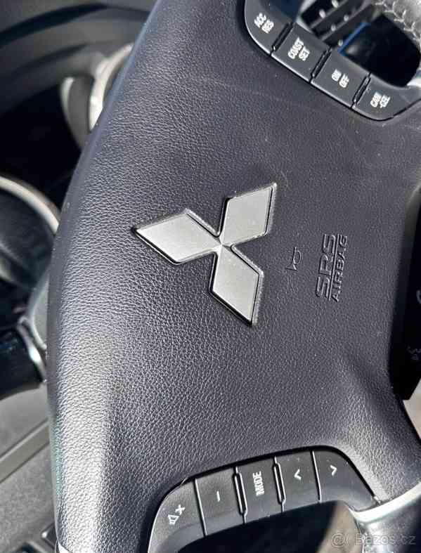 Mitsubishi Pajero 3,2   ( 147 kW) - foto 18