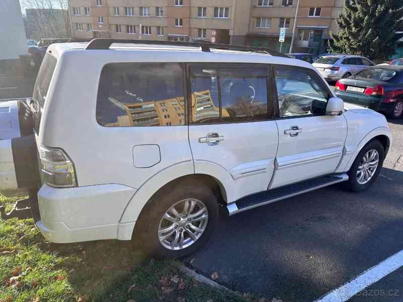 Mitsubishi Pajero 3,2   ( 147 kW) - foto 11