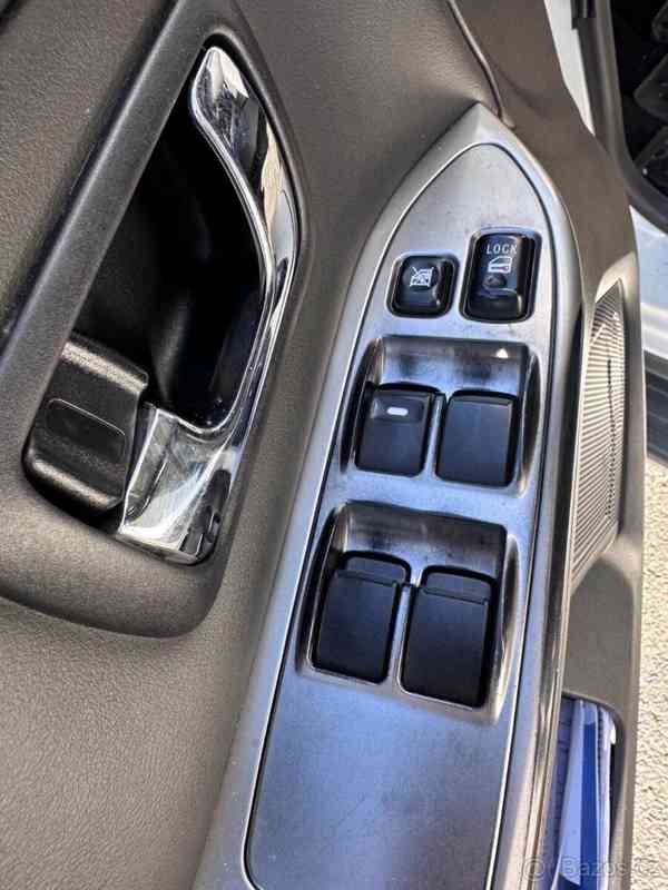 Mitsubishi Pajero 3,2   ( 147 kW) - foto 2