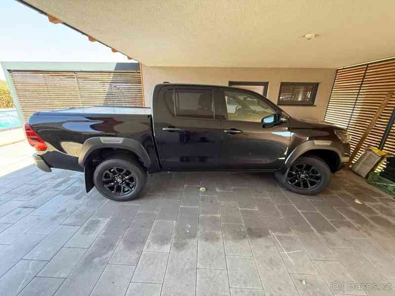 Toyota Hilux invicible v plné výbavě - foto 4