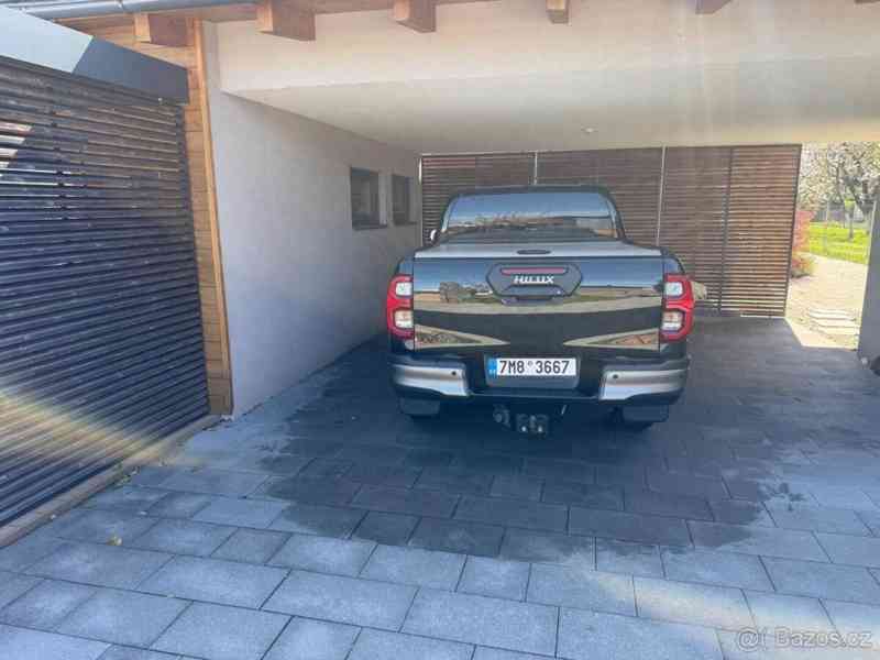 Toyota Hilux invicible v plné výbavě - foto 5