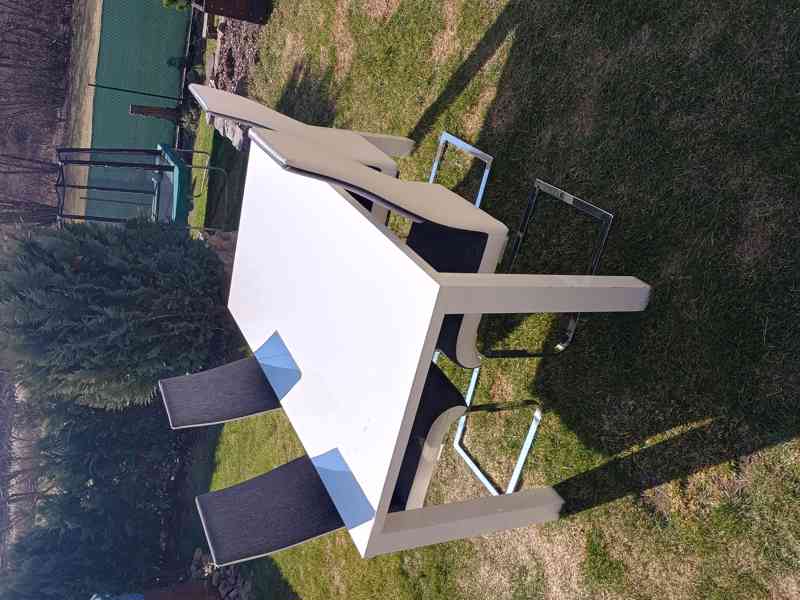 Jidelni stul a zidle - foto 2