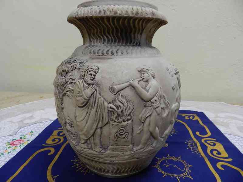 Zajímavá stará masivní keramická Váza Bojovníci J. Mareš - foto 4