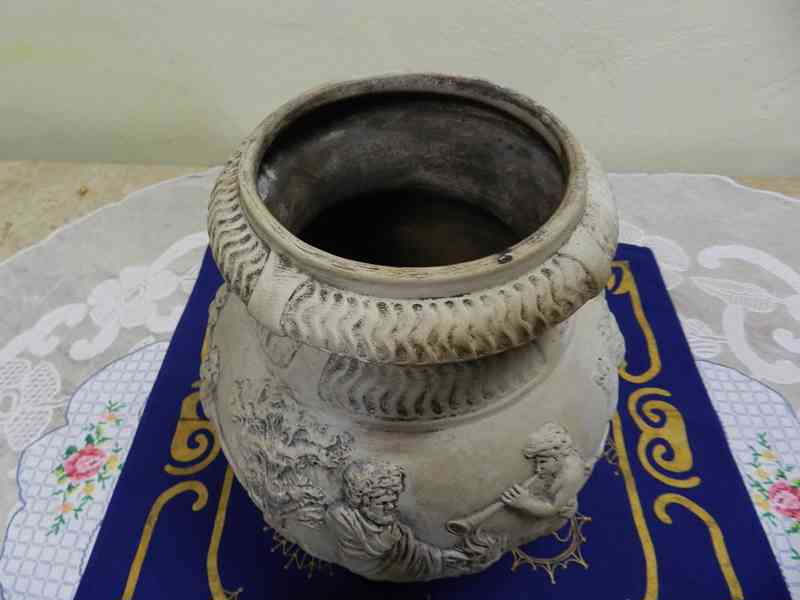 Zajímavá stará masivní keramická Váza Bojovníci J. Mareš - foto 6