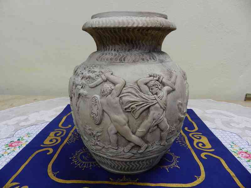 Zajímavá stará masivní keramická Váza Bojovníci J. Mareš - foto 1