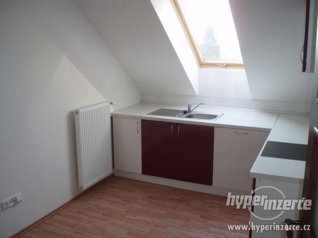 Pronájem nového podkrovního bytu 2+kk Nový Bydžov - foto 2
