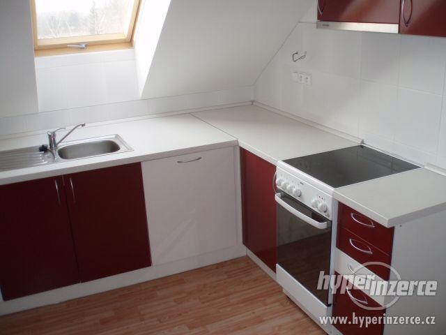 Pronájem nového podkrovního bytu 2+kk Nový Bydžov - foto 3