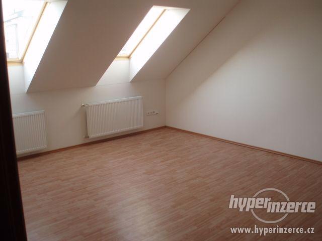 Pronájem nového podkrovního bytu 2+kk Nový Bydžov - foto 4