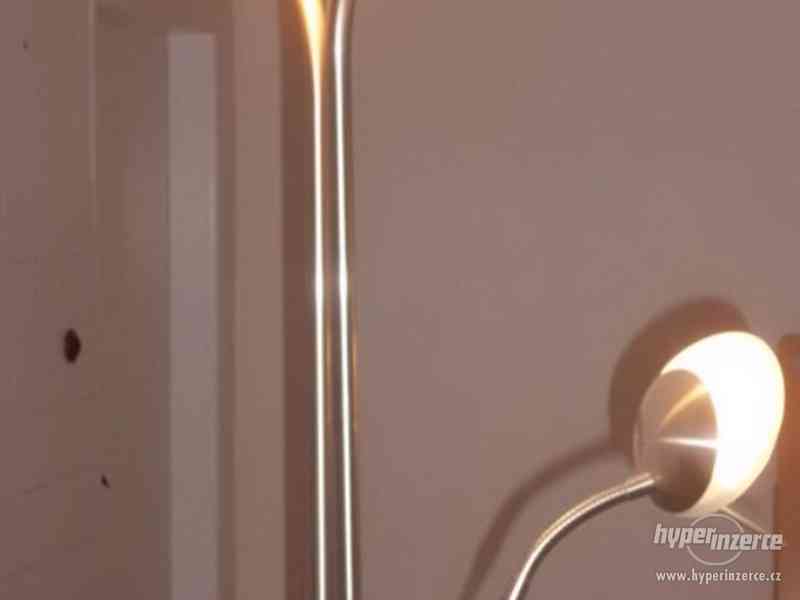 stmívatelná stojací lampa se 2 světly - foto 2