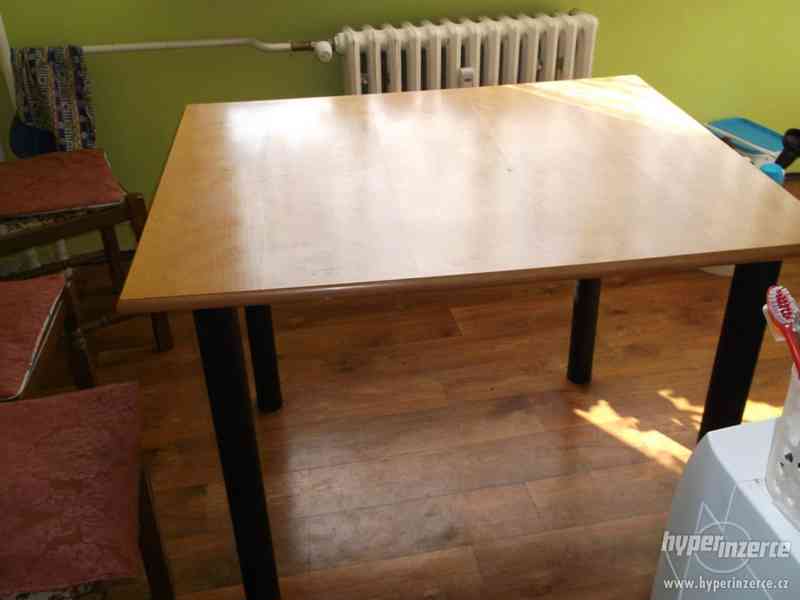 stůl světlý do malé kuchyně nebo jako odkládací stůl - foto 1