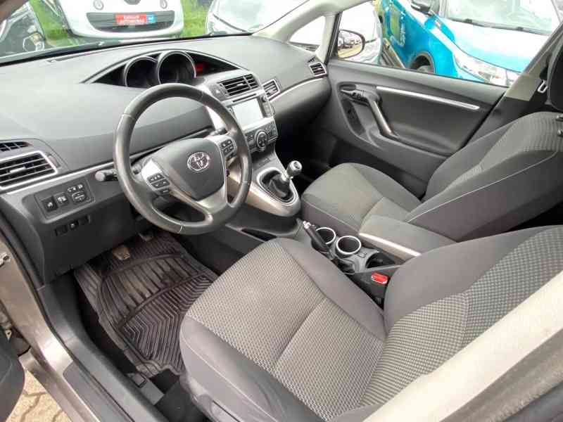 Toyota Verso SkyView Edition 1.8i benzín 108kw - foto 4