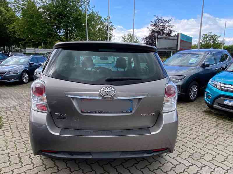 Toyota Verso SkyView Edition 1.8i benzín 108kw - foto 11