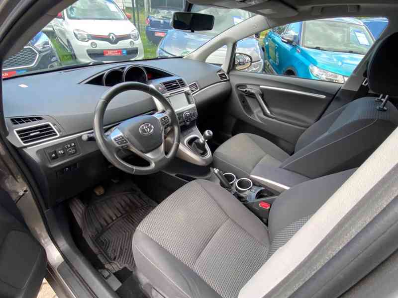 Toyota Verso SkyView Edition 1.8i benzín 108kw - foto 16