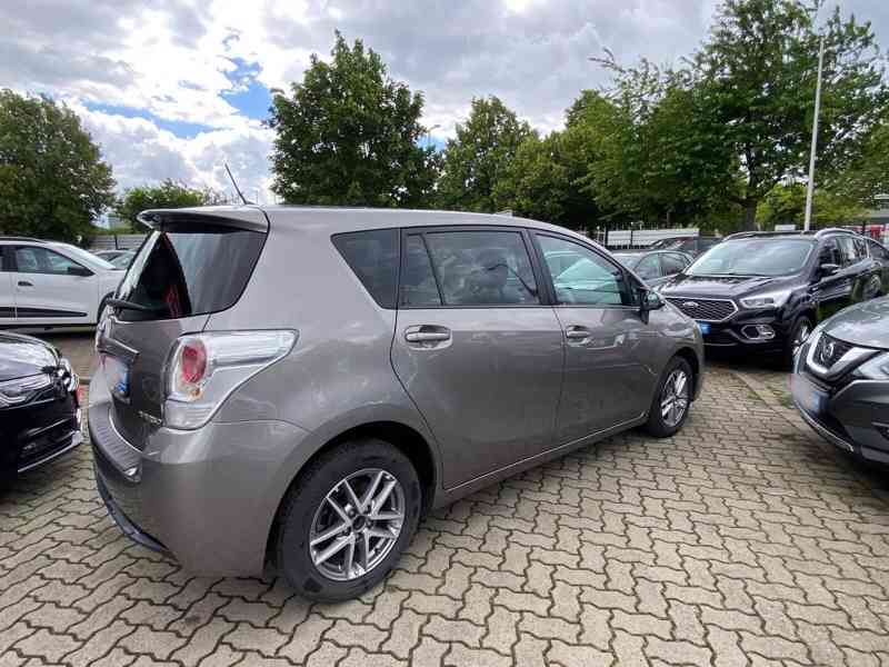 Toyota Verso SkyView Edition 1.8i benzín 108kw - foto 3