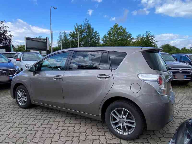 Toyota Verso SkyView Edition 1.8i benzín 108kw - foto 17